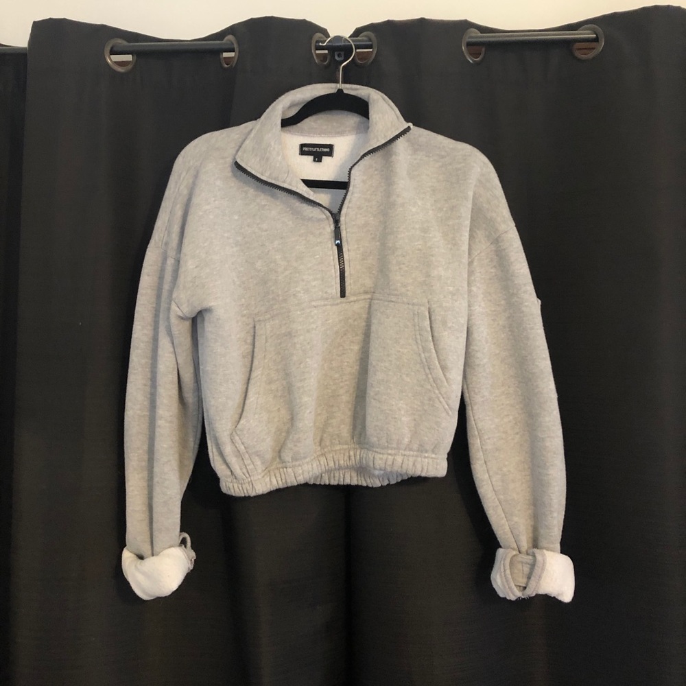 The perfect cropped gray sweater!
